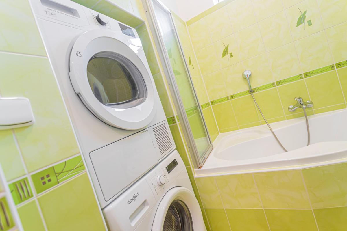 Jet Hottub - Washer&Dryer - 12Min Center - 160Mbs Wifi Prag Dış mekan fotoğraf